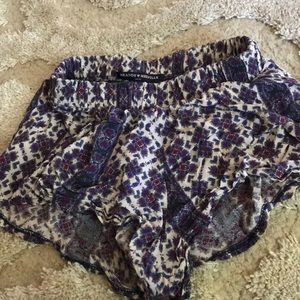 Pattern brandy Melville shorts (s)